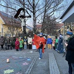 Sternsingen am Kirchplatz, 1.1.
