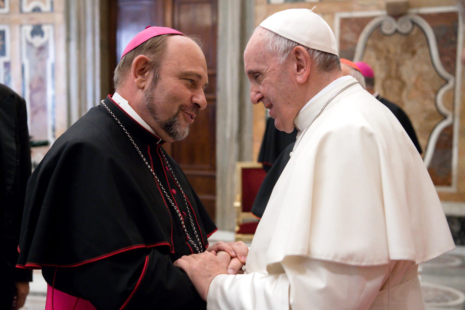 Bishof Jesús Ruiz Molina und Papst Franziskus / Archidiócesis Burgos