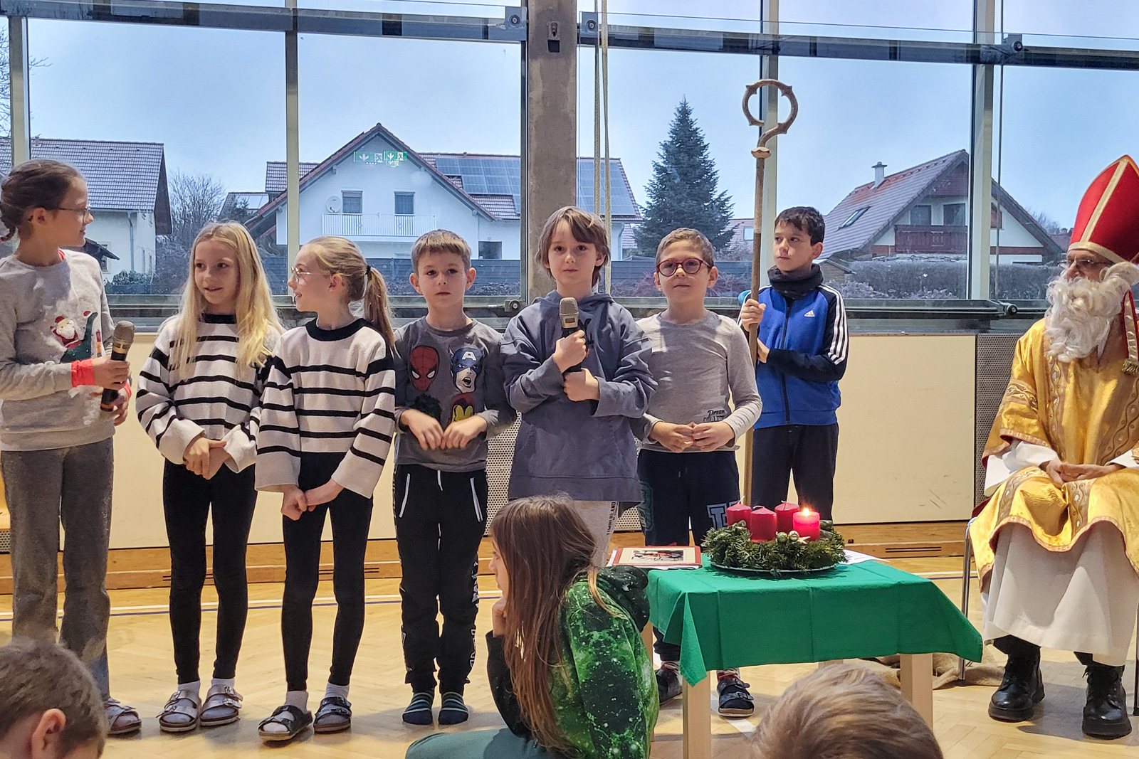 Der Nikolaus war zu Besuch in der Volksschule Raaba / Evelyne Rudolf/VS Raaba