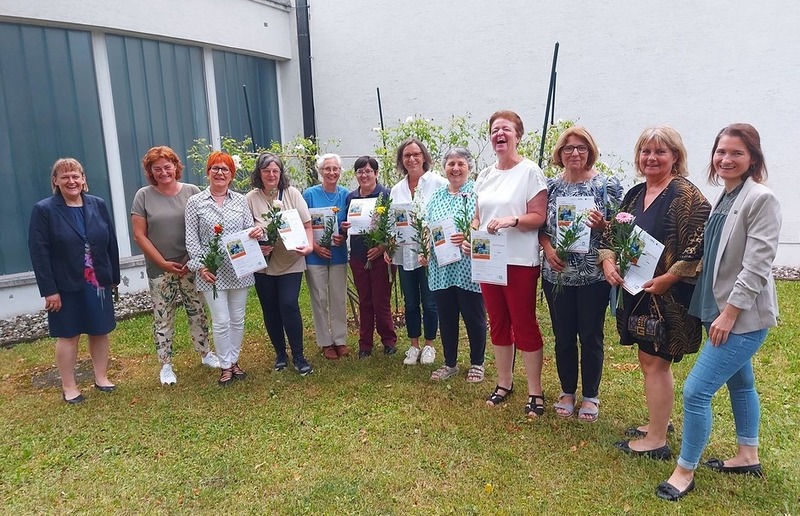 Veronika Reuscher, ganz links im Bild, initiierte dieses Projekt und stellt mit der neuen LEBE!-Gruppe den Besuchsdienst als wesentlichen Baustein der sozialen Tätigkeit der Pfarre zur Verfügung.