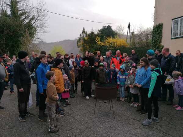 Weihfeuertragen am Karsamstag