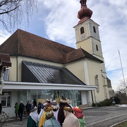 Treffpunkt vor der Kirche