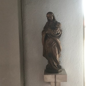 Pfarrkirche Graz Liebenau-St. Paul / Werner Figo Marienstatue in der Kapelle
