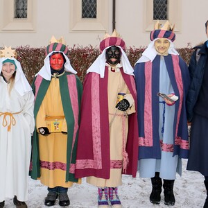 Sternsingeraktion 2016 Gleich mehrere Leopolds sind hier unterwegs.