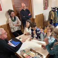 Geld zählen unter wirtschaftsrätlicher Aufsicht