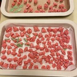 Die Röschen und Blätter sind fertig.