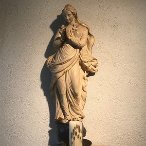 Pfarrkirche Graz Liebenau-St. Paul / Werner Figo Marienstatue in der Kirche