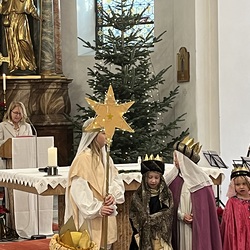 Auch im finsteren Tal fürchte ich kein Unheil; Dein Hirtenstab gibt mir Trost.