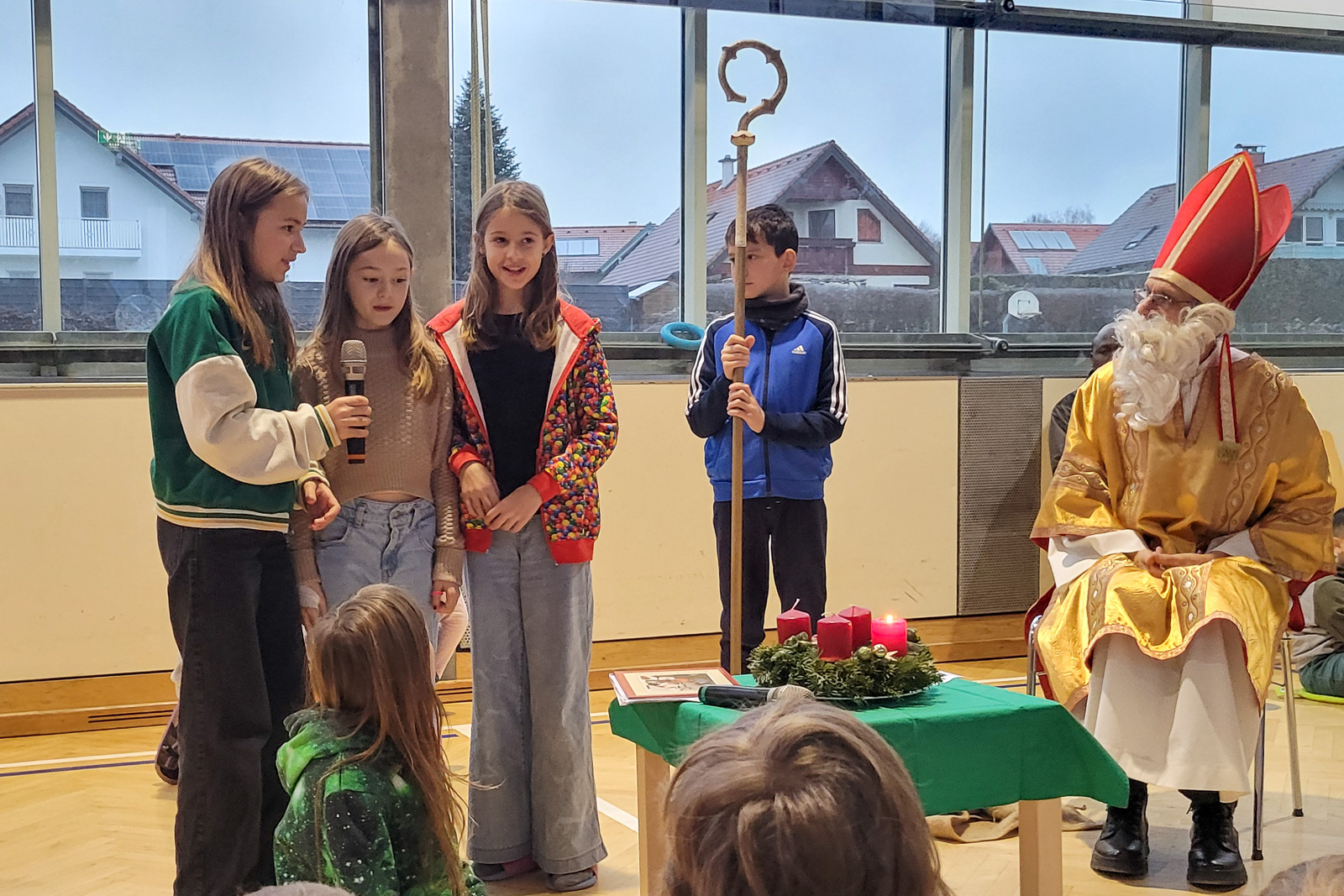 Der Nikolaus war zu Besuch in der Volksschule Raaba / Evelyne Rudolf/VS Raaba