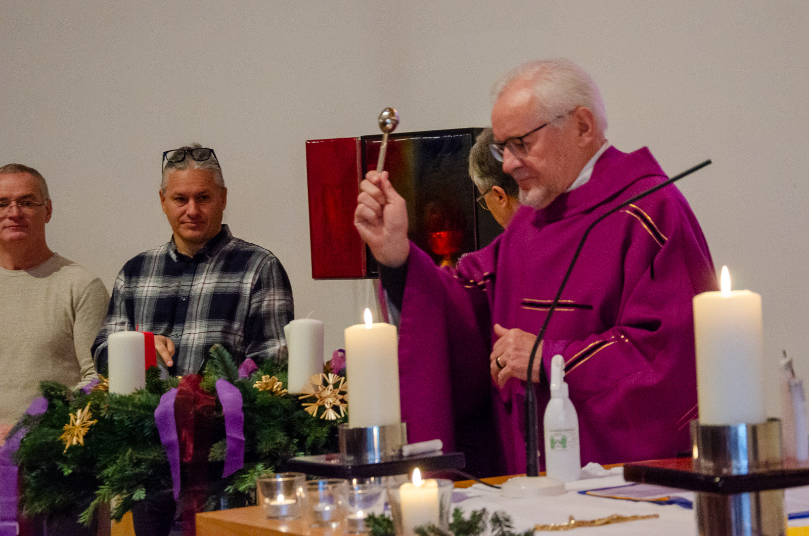 Gottesdienst mit Segnung der Adventkränze / JOPUTRU