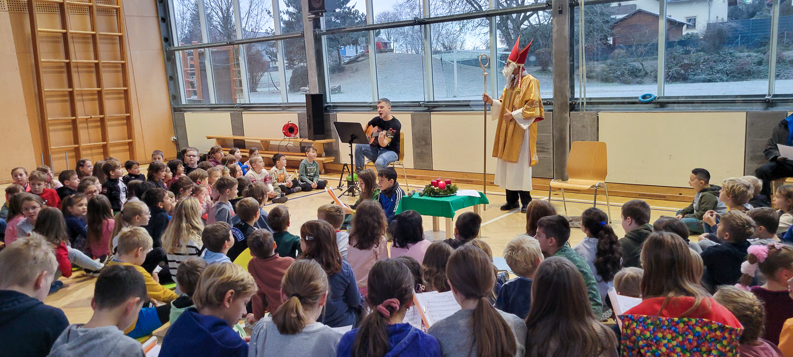 Der Nikolaus war zu Besuch in der Volksschule Raaba / Evelyne Rudolf/VS Raaba